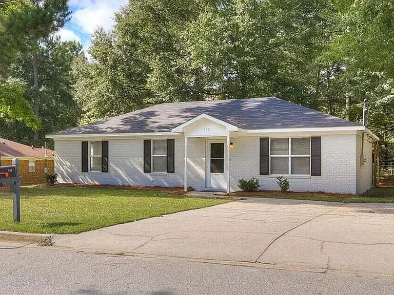 939 N Willowick Dr — Photo 1