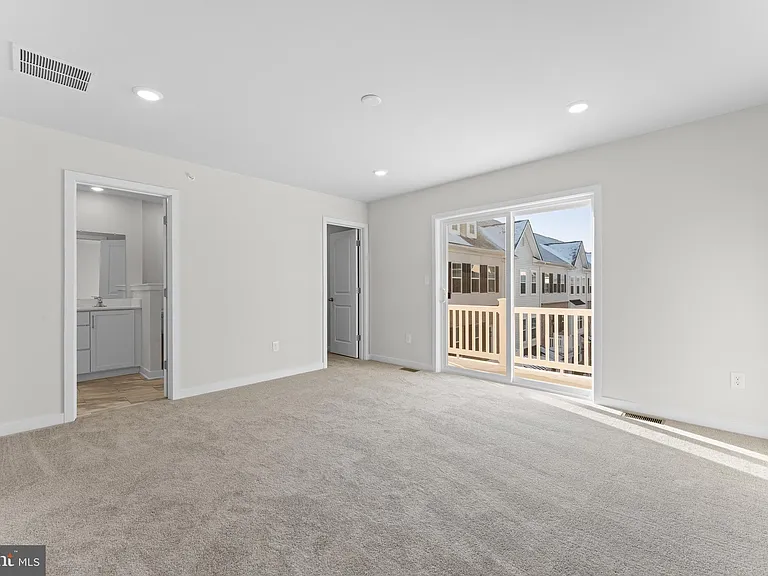 56 Continental Way — Photo 15