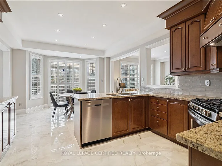 2523 Highmount Cres — Photo 16