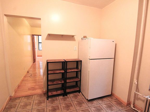 3rd image of 154 Grand St Ste 2R