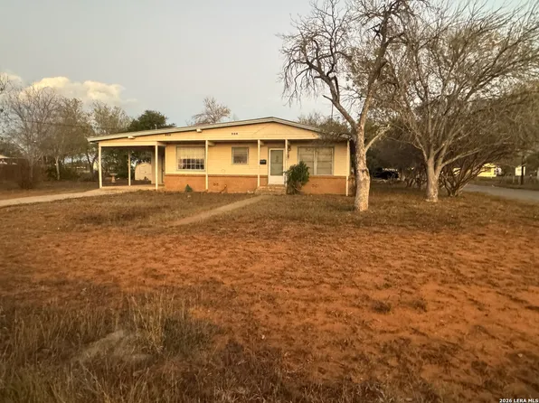 504 N Cedar, Pearsall, TX 78061