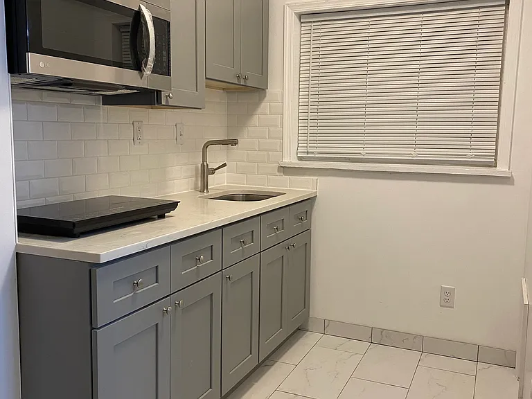 3222 Powelton Ave #2R — Photo 1