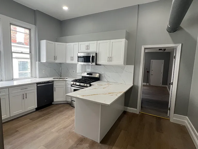 1129 S Broad St #2R — Photo 4