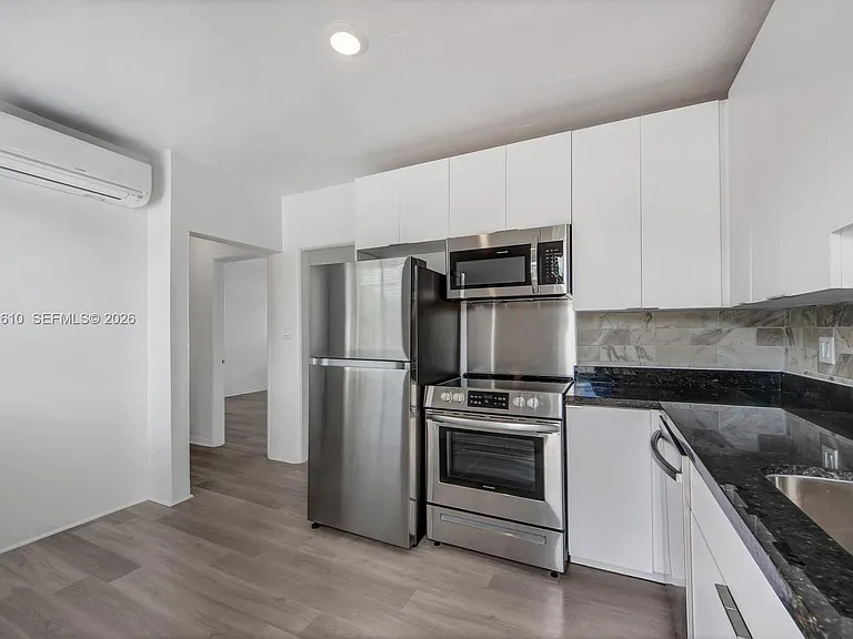 570 NE 68th St #1 — Photo 9