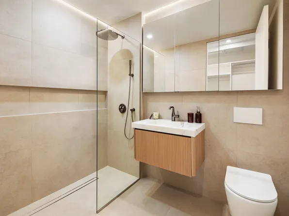 1110 Manhattan Avenue image 10 of 14