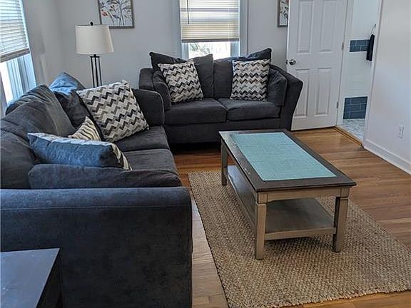 3rd image of 27 Mount Vernon St #2
