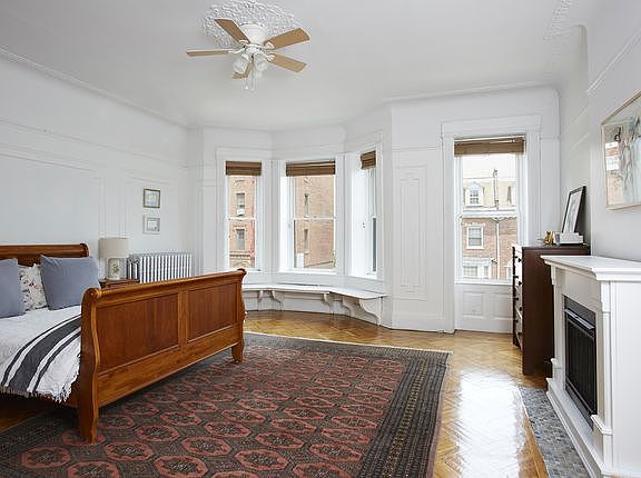 4th image of 22 Midwood St