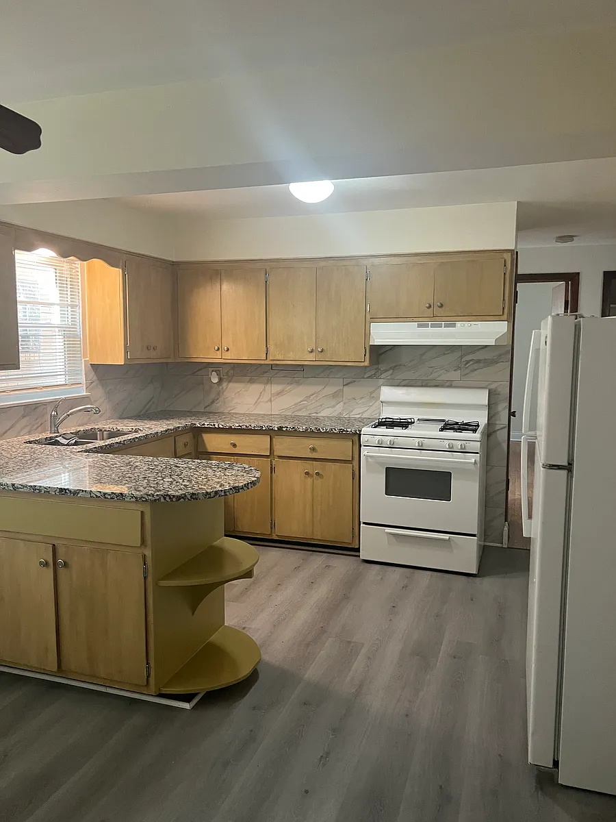 Photo 1 of 8 - 1710 N 1st Ave #3W - Melrose Park, IL Primary Photo - 1710 N 1st Ave #3W