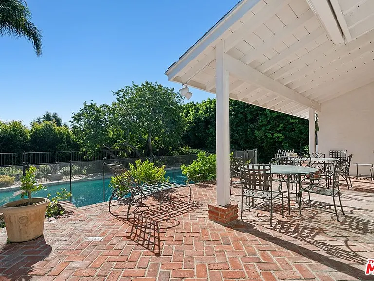 510 Toyopa Dr — Photo 25