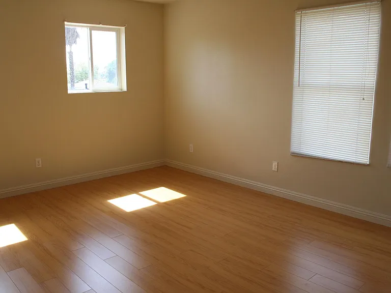 16551 Regina Cir — Photo 4