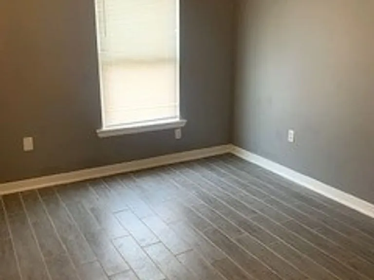 312 N Chestnut St — Photo 17