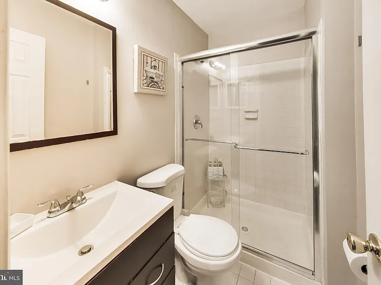 10075 Maple Leaf Dr — Photo 17