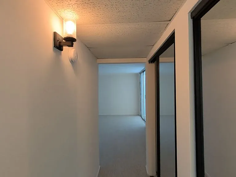 415 Montana Ave — Photo 14