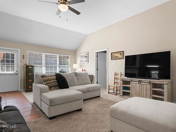 5th image of 7001 Oakhurst Dr