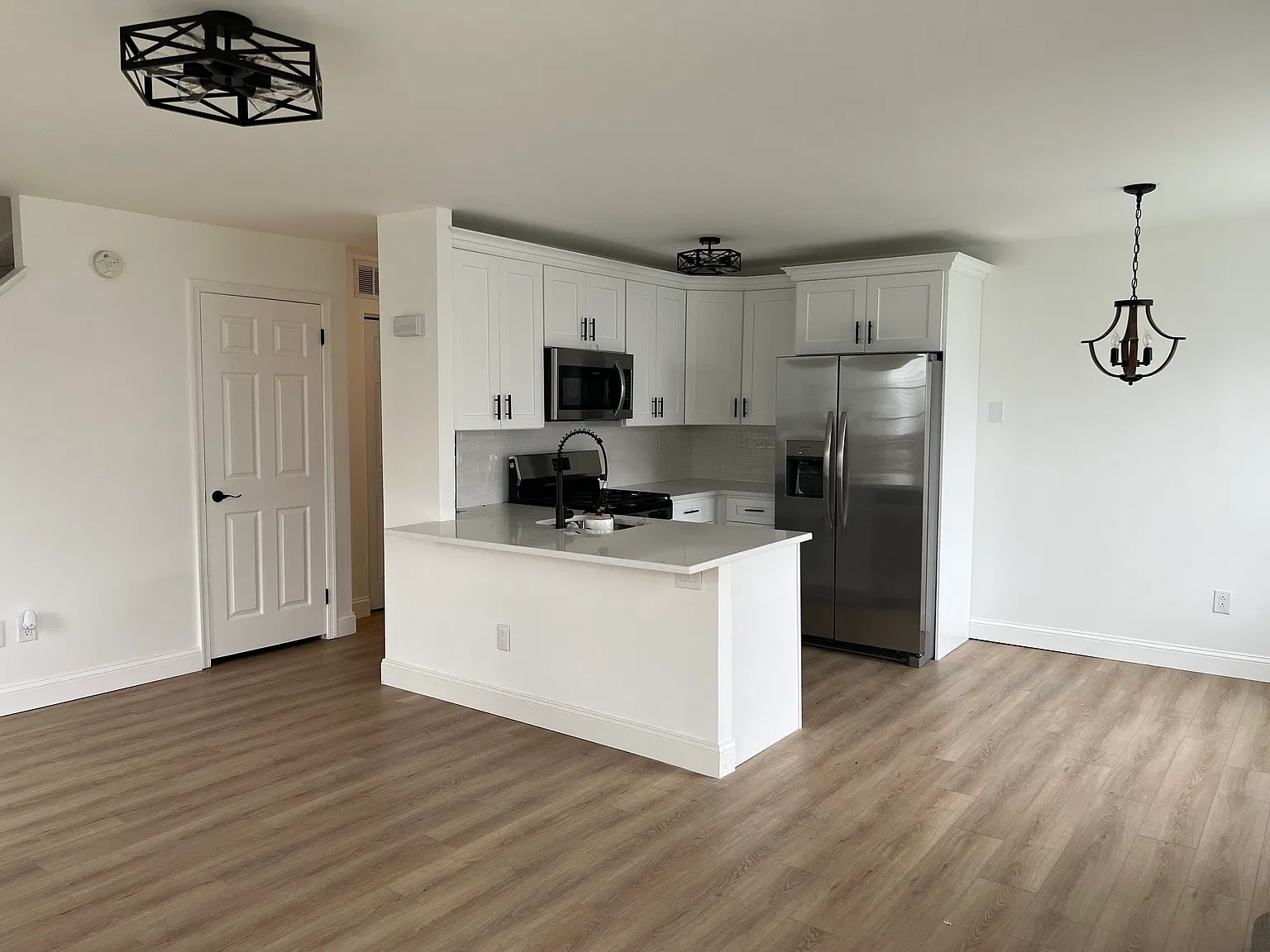 2 bed, 1.5 bath, 1000 sqft, $2,200 — Photo 2