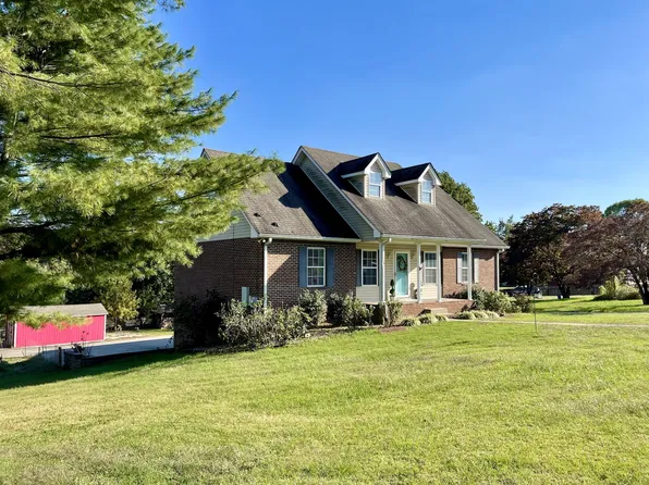 101 Hickory Hill Dr, Cottontown, TN 37048