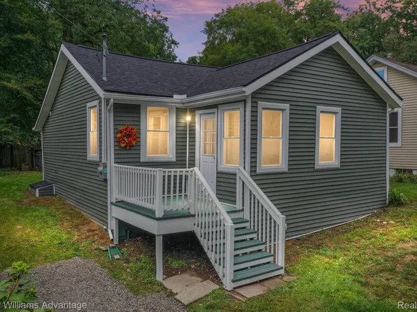 351 Granda Vista Dr, Milford, MI 48380