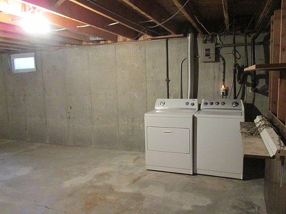 Laundry South Side Of Basement