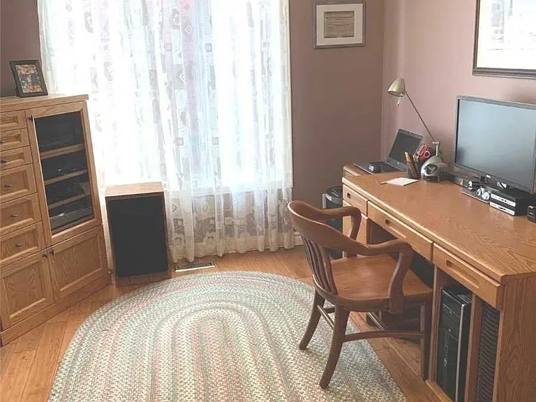 76 Mayfair Dr — Photo 18