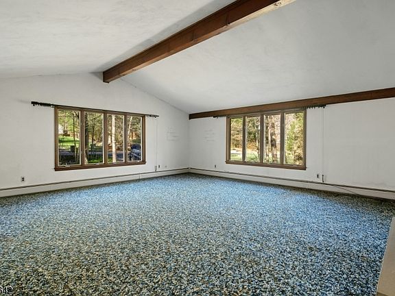 5th image of 24 Deerhaven Ln