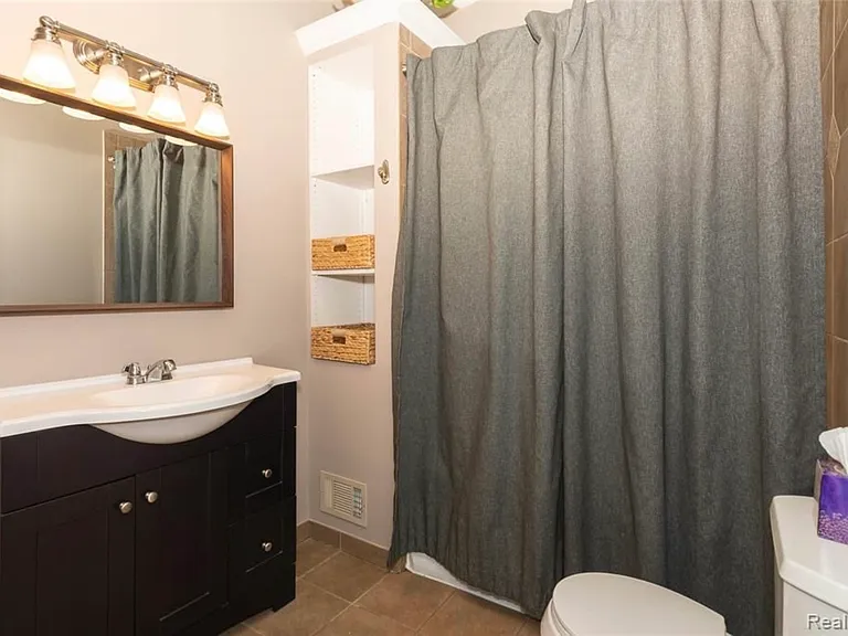 118 S Laurel St — Photo 12