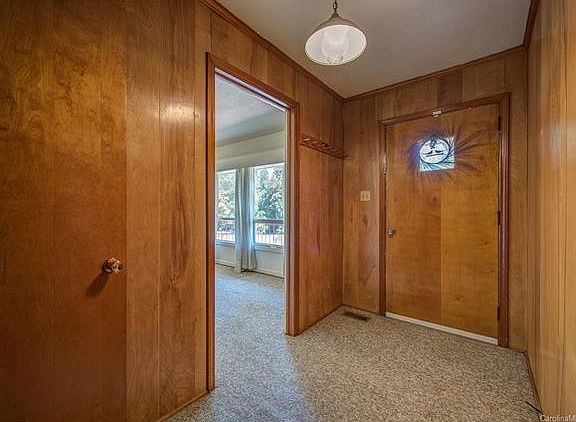 4th image of 304 E Tennessee Ave