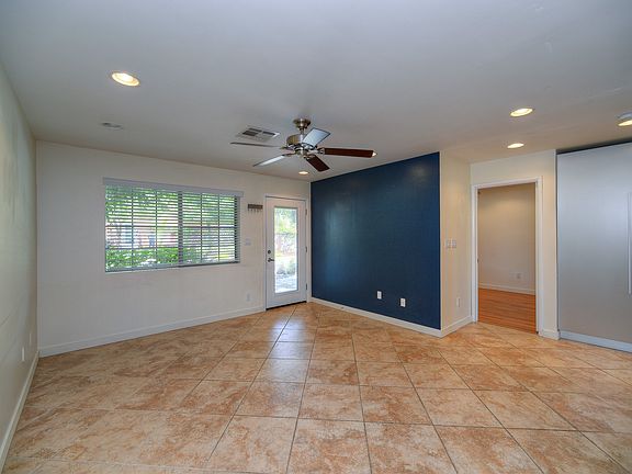Living room photo #2