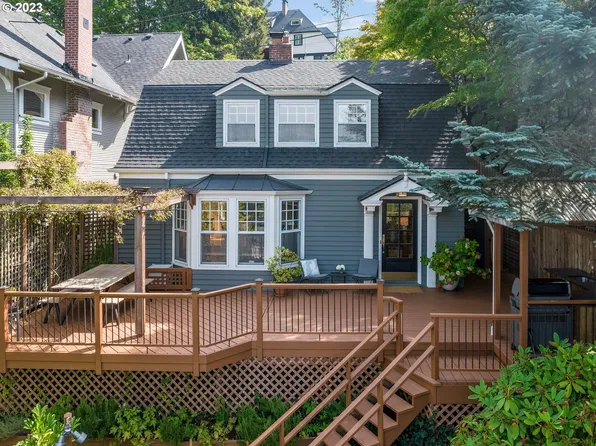 2798 SW Montgomery Dr, Portland, OR 97201