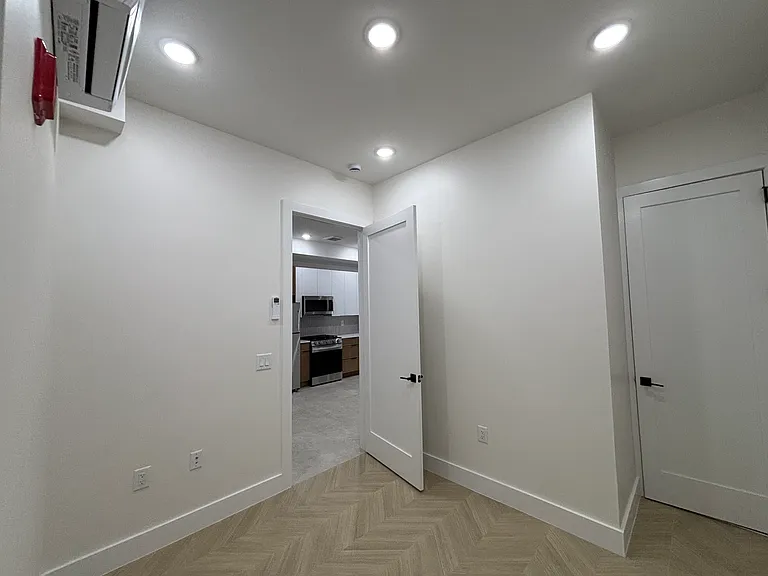 40 Lembeck Ave #105 — Photo 7