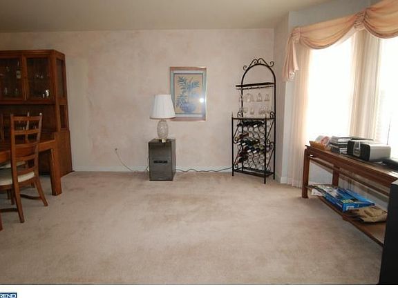 4th image of 319 Pine St