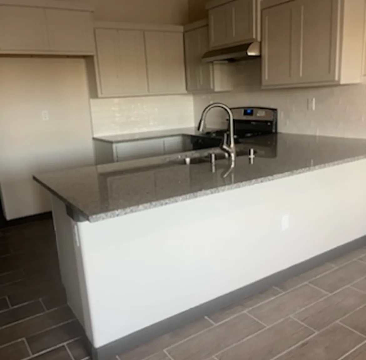 3 bed, 1080 sqft, $1,710 — Photo 3