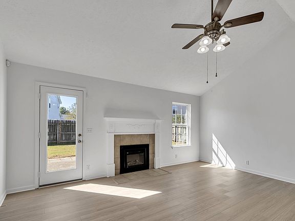4th image of 2939 Weybridge Dr