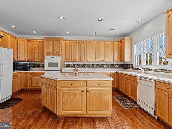 2nd image of 43969 Tavern Dr