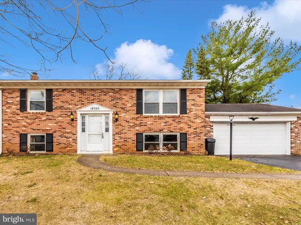 18345 Woodside Dr, Hagerstown, MD 21740