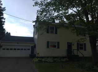 81 Pleasant St, Houlton, ME 04730