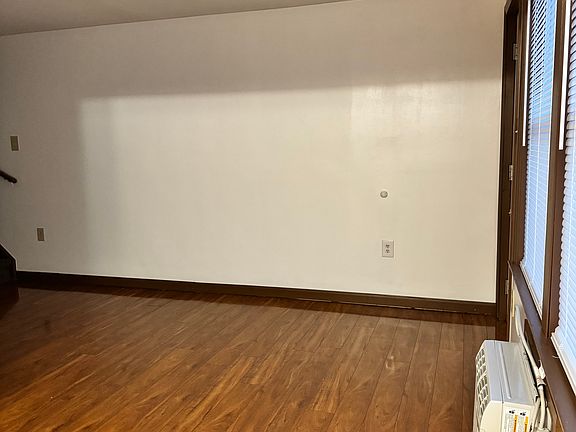 3rd image of 52 Nancy St Unit 6