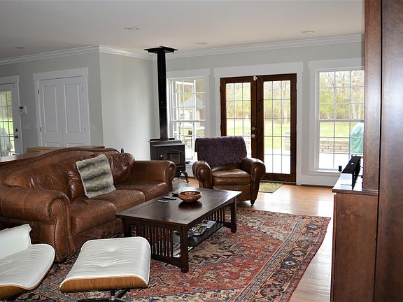 4th image of 226 Myers Dr