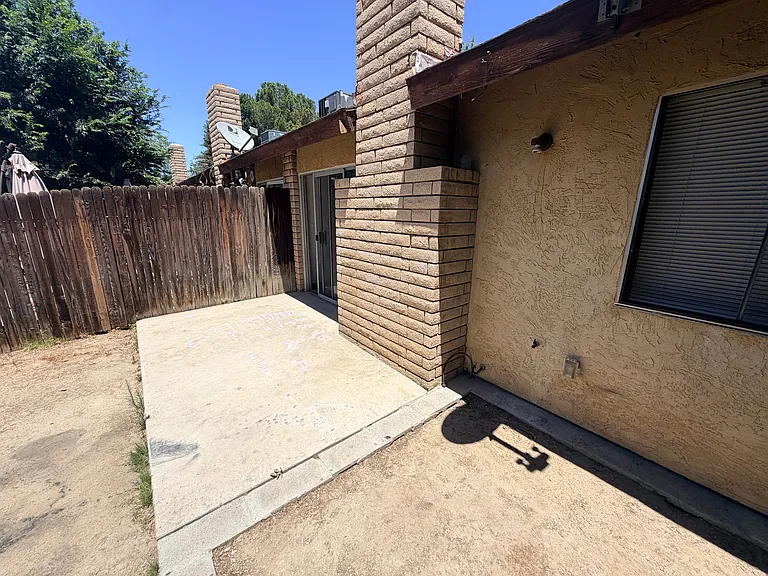 8000 N Laurelglen Blvd #B — Photo 15