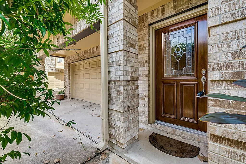 2 bed, 2.5 bath, 2580 sqft, $2,900 — Photo 2