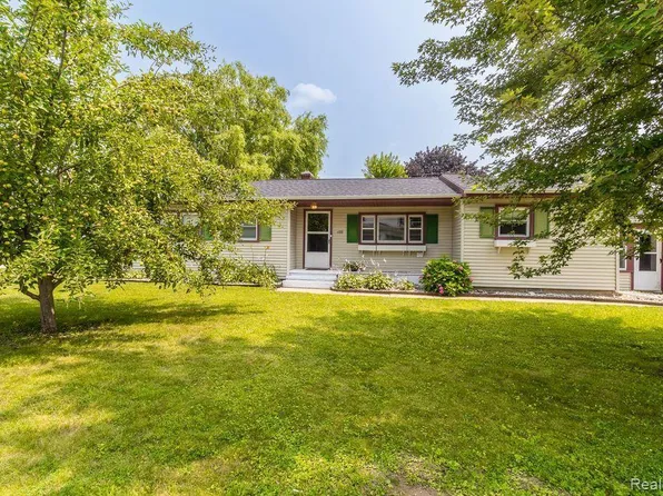 488 N Elizabeth St, Marine City, MI 48039