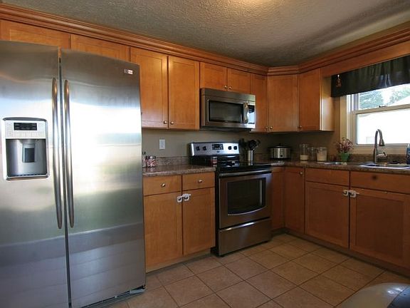 4th image of 701 E 1st Ave