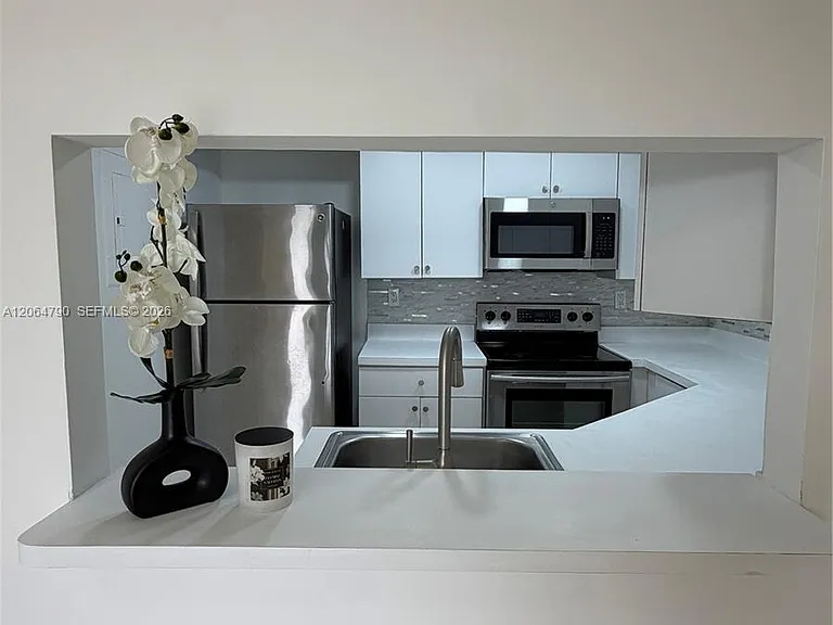 8305 SW 152nd Ave #Penthouse 1 — Photo 9