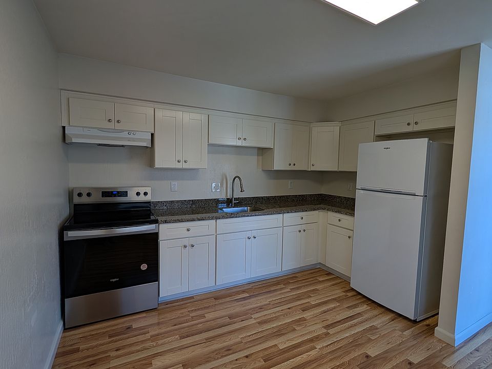 Updated kitchen with new stove