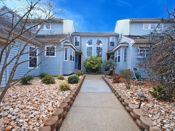 5 Cambridge Dr #D, Monroe Township, NJ 08831