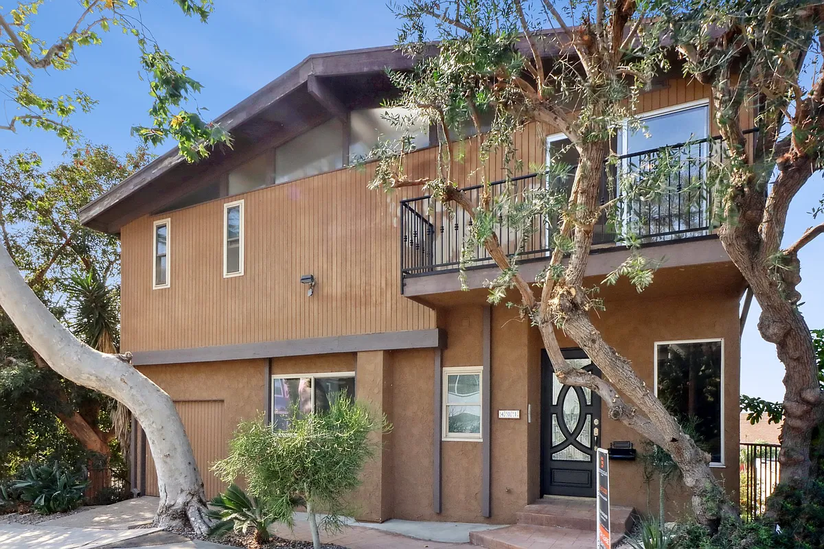 Building Photo - Pershing Dr