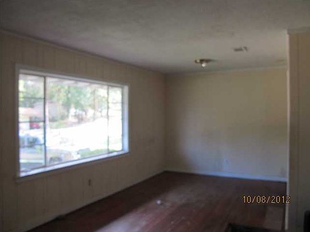 2nd image of 1827 Waltham St