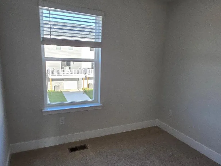52 Aloma St — Photo 32