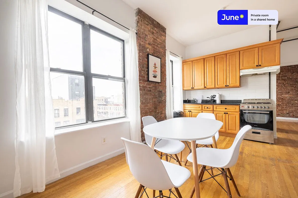 Full bedroom in 2 bed/1 bath home in Crown Heights #1327 B — Photo 2