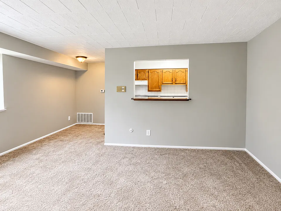 Carpeted 1-Bed/1-Bath