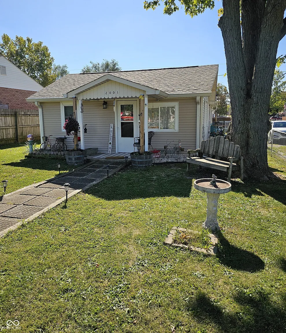 2001 Reformers Ave photo 1